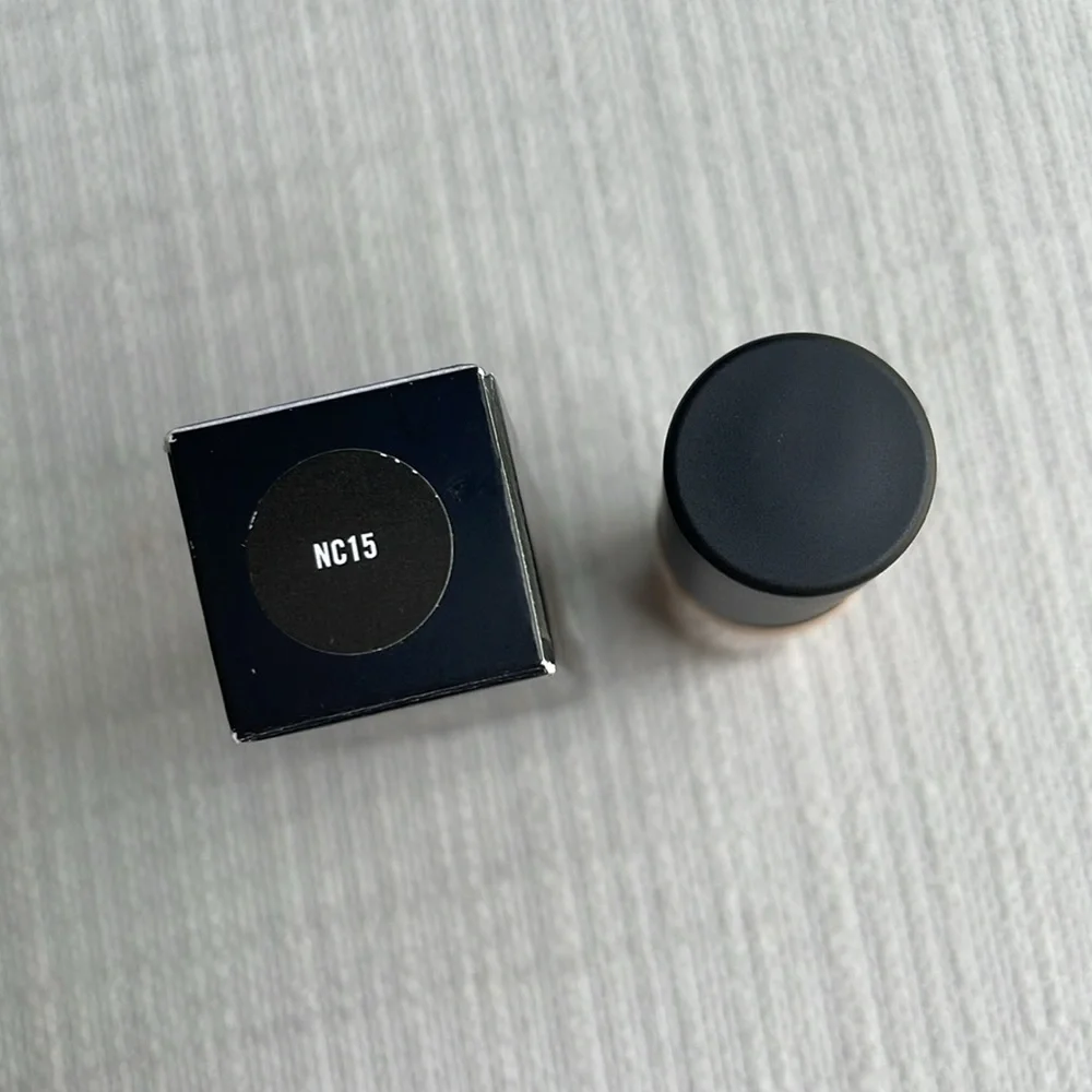 MAC cosmetics pro longwear Concealer NC15
